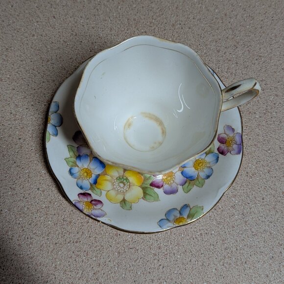 Royal Albert Floral Teacup & Saucer Set - Picture 2 of 11